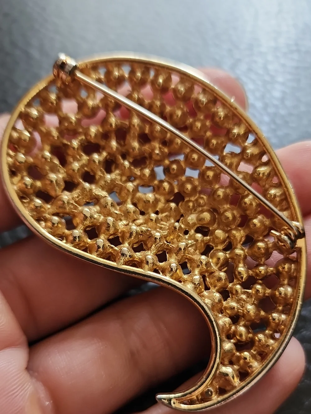 VTG Gold-Tone Red Crystal Brooch - Women Jewelry